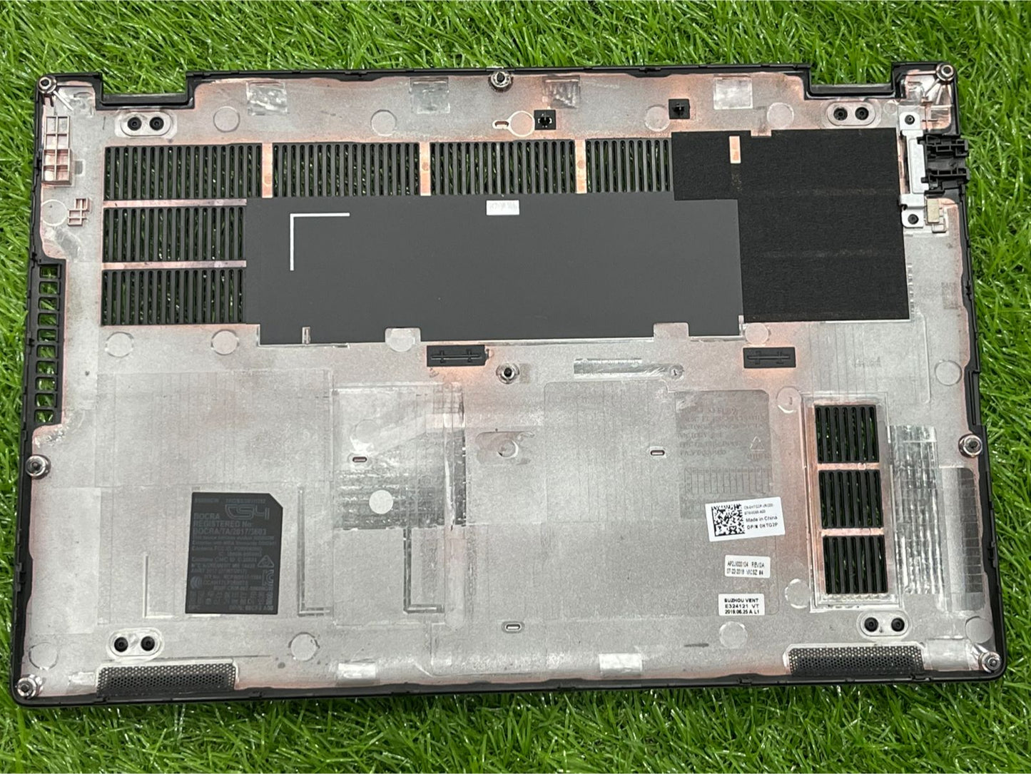 Dell Latitude 5400 Bottom Base Cover D-Panel 086X15 | I.T. STORE
