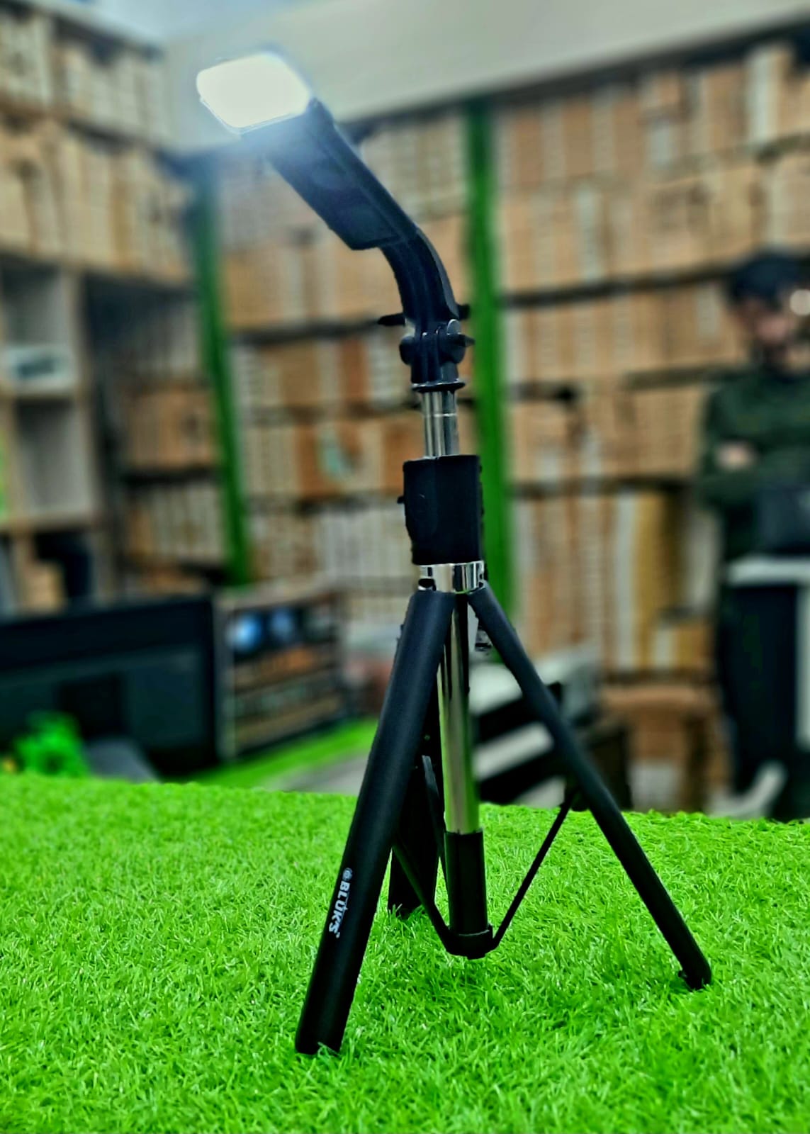 BLUK’S BX-331 1700mm Selfie Stick & Tripod with Fill Light | IT Store