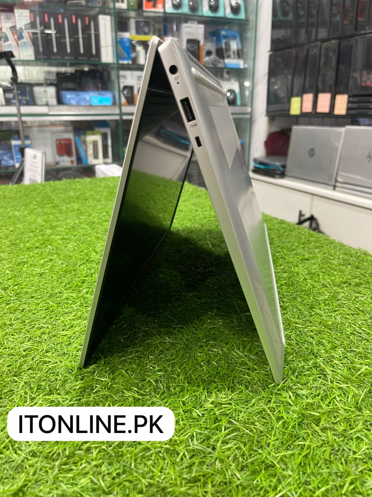 hp-pavilion-15-eg-side-profile-and-power-ports