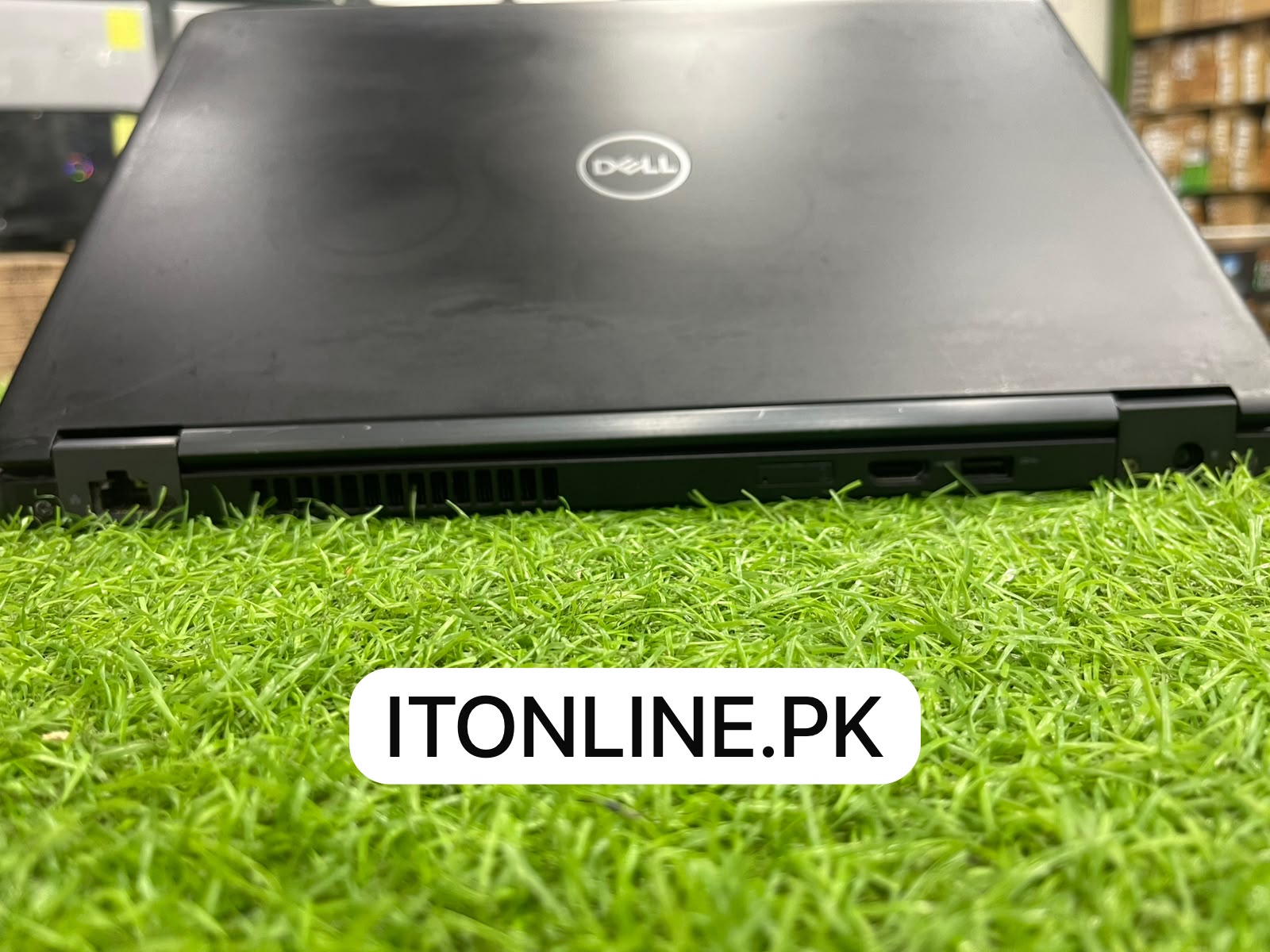 dell-latitude-5490-keyboard-trackpad-full-display-view