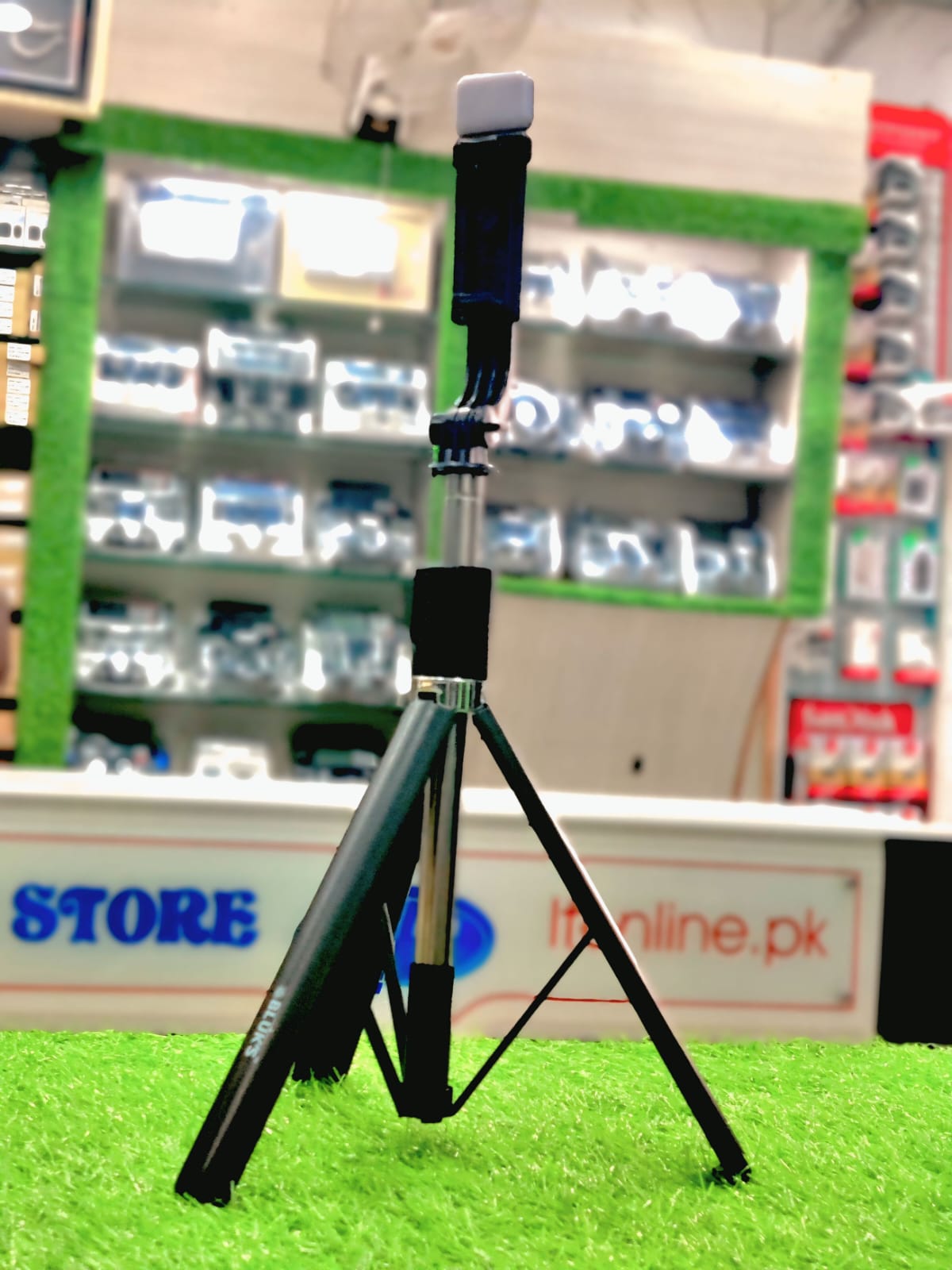 BLUK’S BX-331 1700mm Selfie Stick & Tripod with Fill Light | IT Store