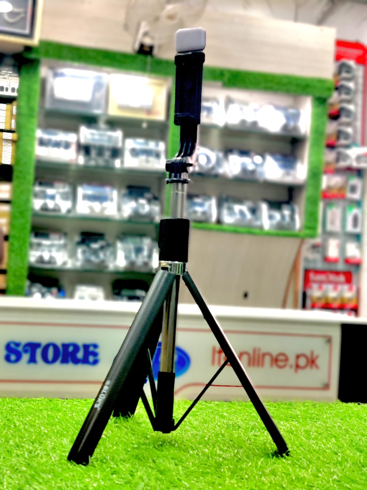 BLUK’S BX-331 1700mm Selfie Stick & Tripod with Fill Light | IT Store