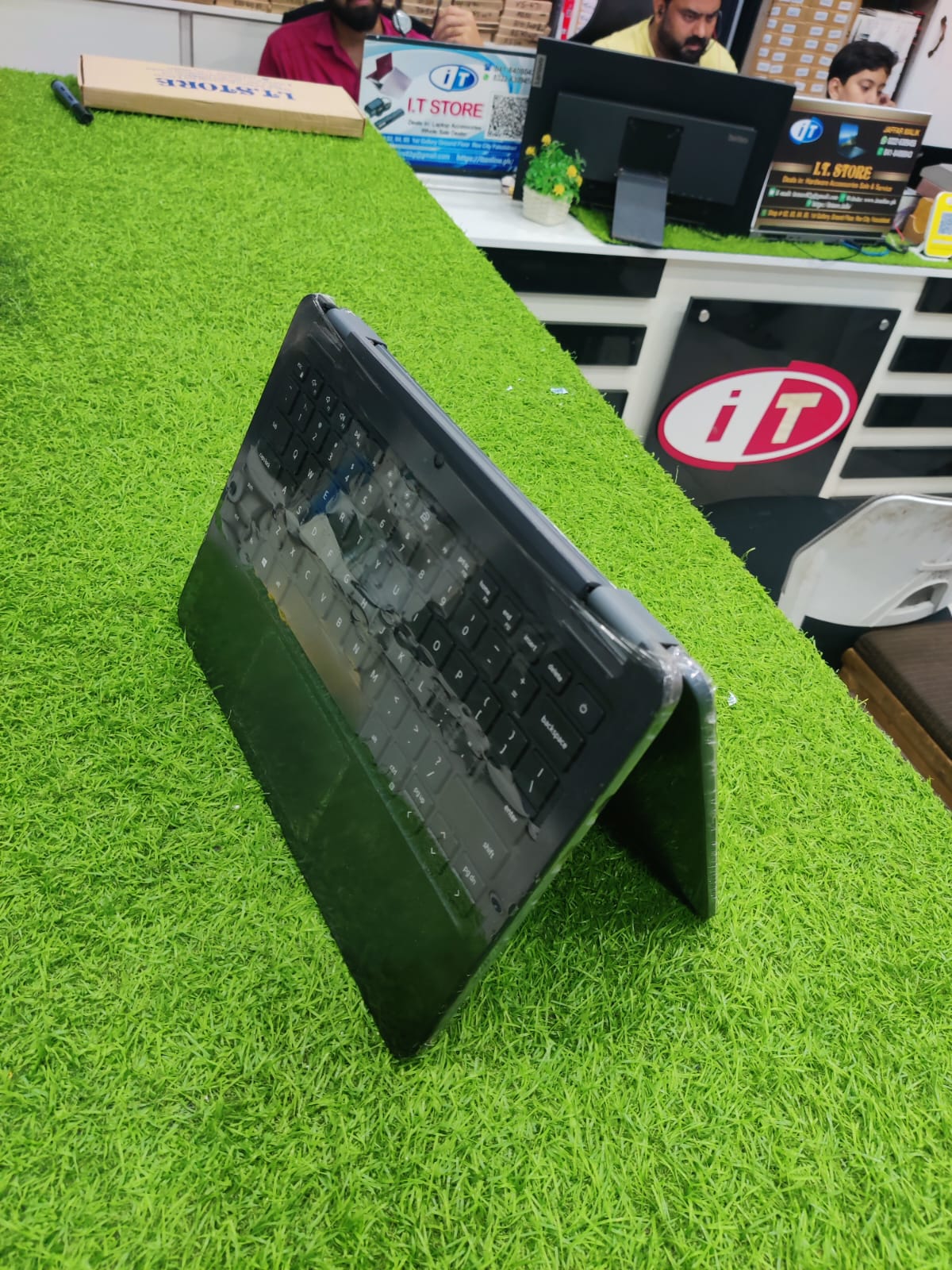 dell latitude 3120 11.6 inch touchscreen 360 degree laptop display view