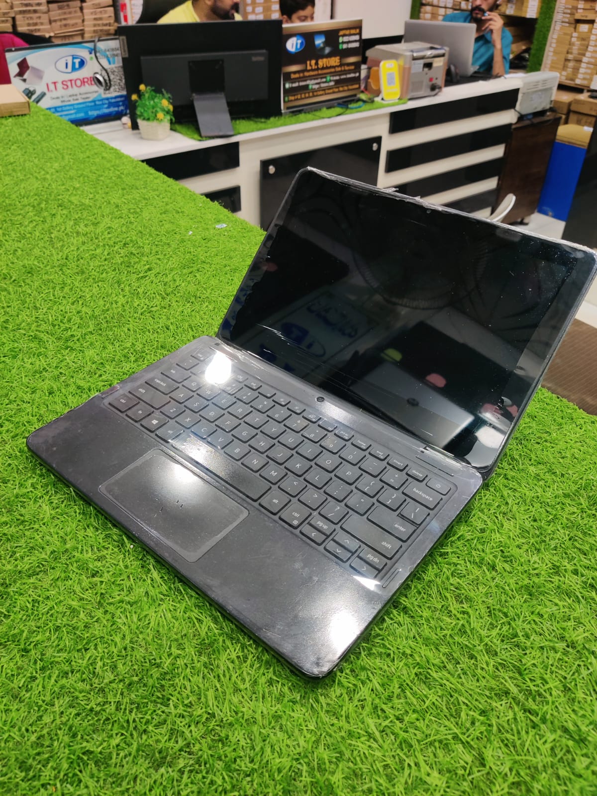 dell latitude 3120 tablet mode folded touchscreen display view