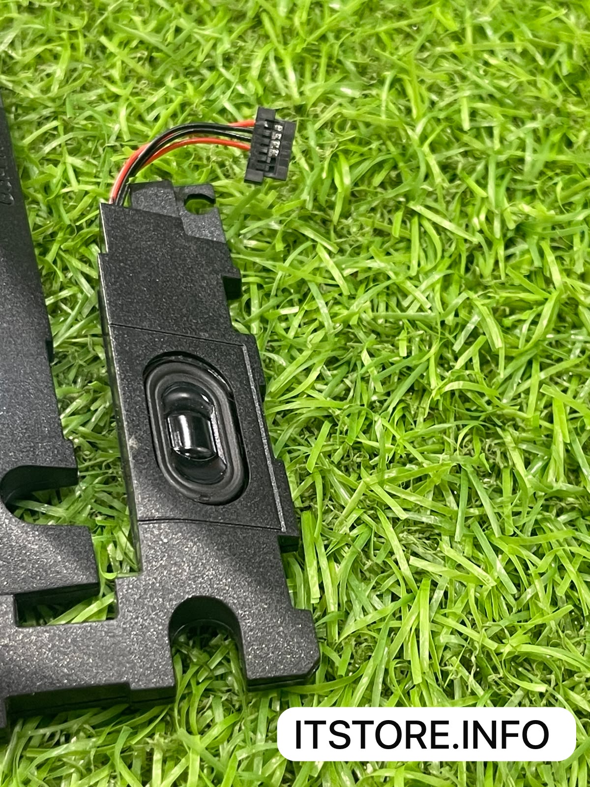 hp omen 15-ce speaker driver unit 4 pin connector cable close up view itstore info
